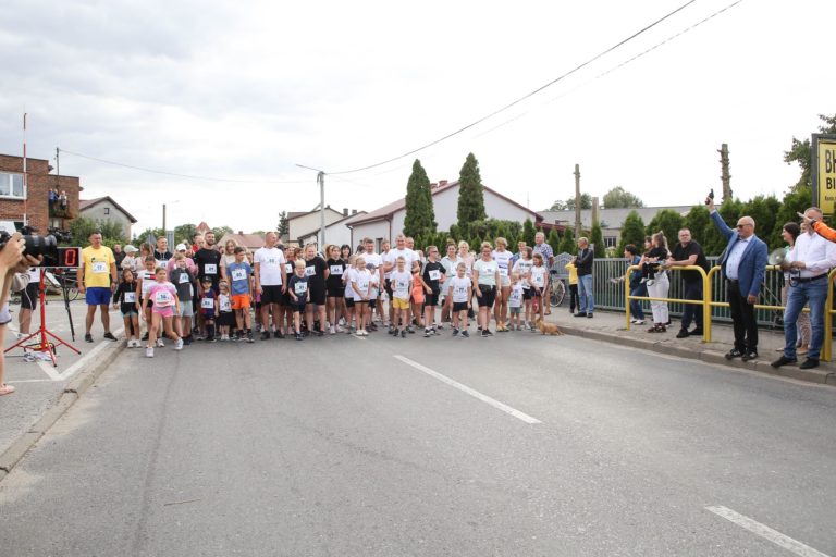 DNI GMINY RZGÓW ROZPOCZĘTE BIEGIEM RODZINNYM