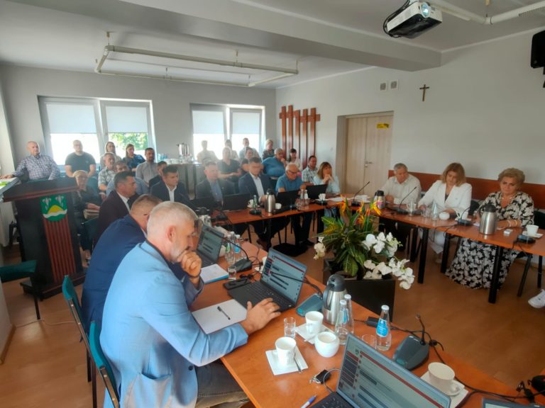 MIESZKAŃCY SPRZECIWIAJĄ SIĘ ROZBUDOWIE BIOPROTENU W KRZYMOWIE