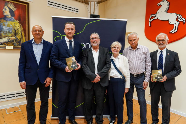 RODZINA JASIUKOWICZÓW UHONOROWANA W KONINIE