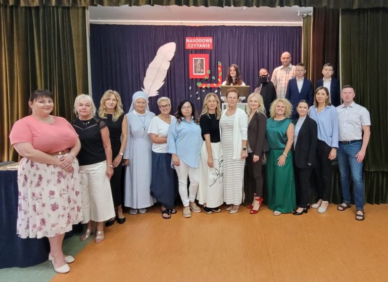 NARODOWE CZYTANIE W SZKOLE W GOLINIE – POEZJA KOCHANOWSKIEGO ŁĄCZY POKOLENIA