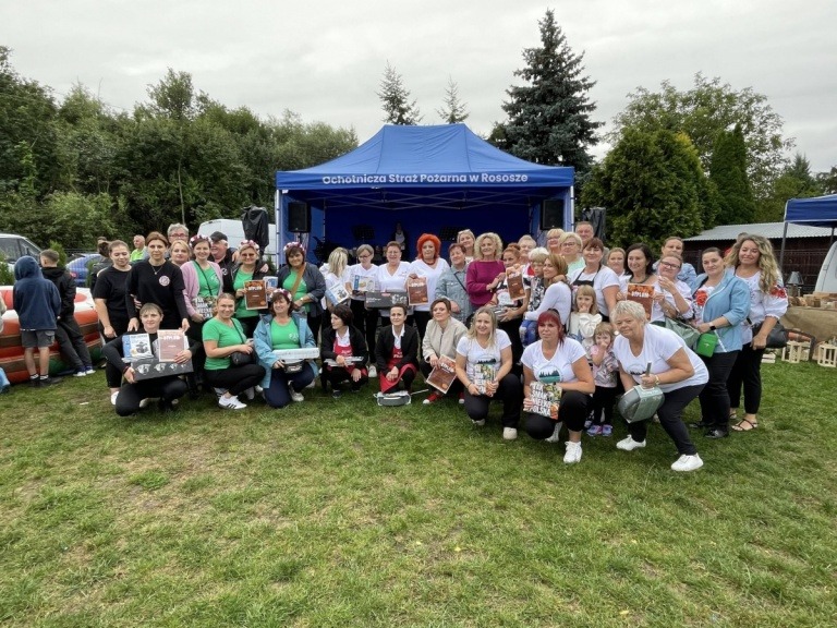 X FESTIWAL DYNI I PIECZONEGO ZIEMNIAKA W ROSOSZE – SMAKI, MUZYKA I WSPÓLNA ZABAWA