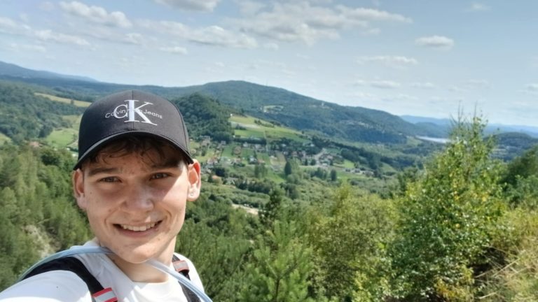 UCZEŃ ZESPOŁU SZKÓŁ TECHNICZNYCH W KONINIE PRZEBIEGŁ 101 KM W GÓRACH JURAJSKICH