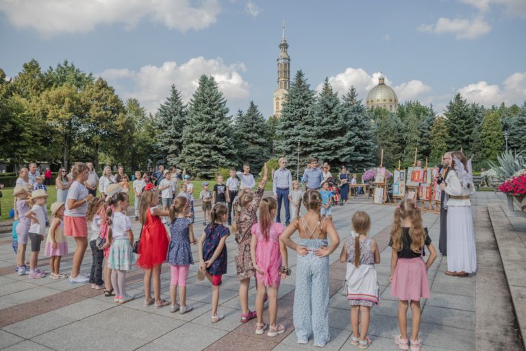 RODZINNE SPOTKANIE W LICHENIU – WDZIĘCZNOŚĆ I RADOŚĆ W SANKTUARIUM