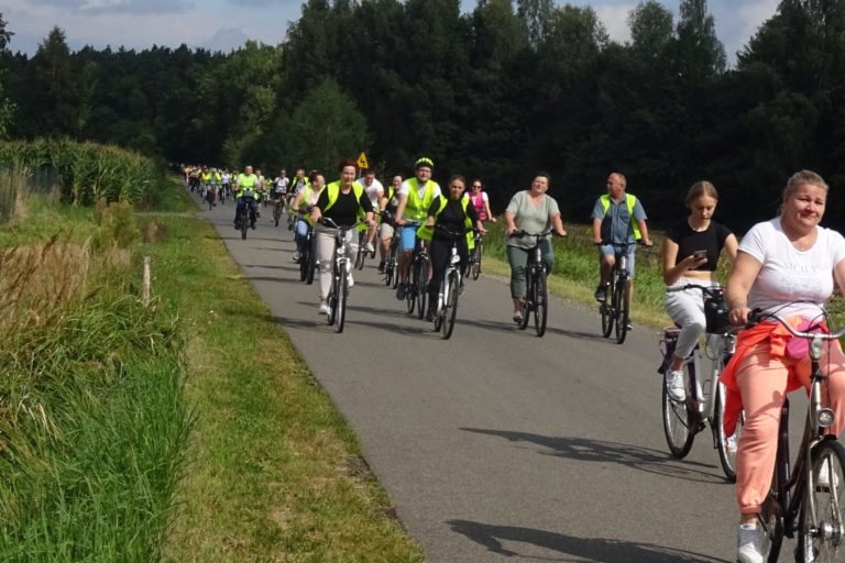 PROFILAKTYCZNY RAJD ROWEROWY W GRODŹCU PRZYCIĄGNĄŁ REKORDOWĄ LICZBĘ UCZESTNIKÓW