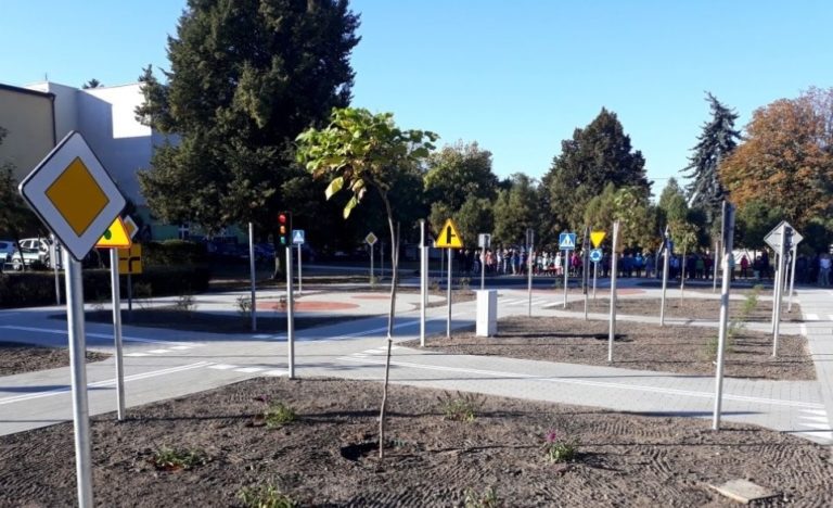 BEZPIECZNA DROGA DO SZKOŁY ZACZYNA SIĘ OD NAJMŁODSZYCH LAT