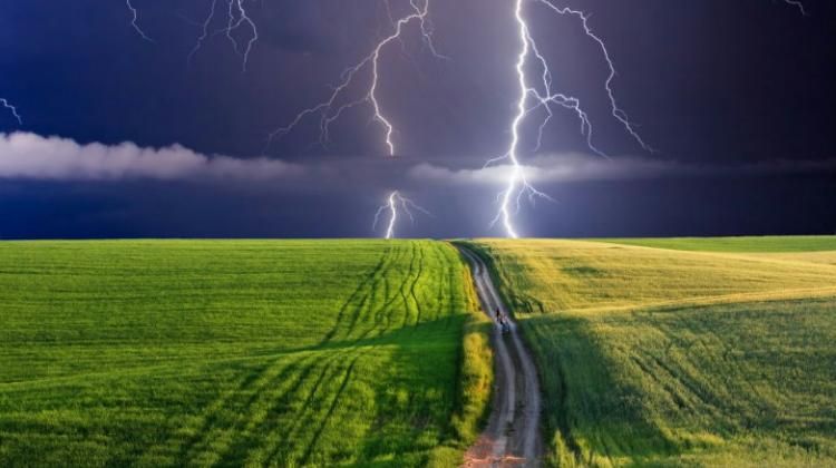 OSTRZEŻENIE METEOROLOGICZNE: BURZE W WIELKOPOLSCE