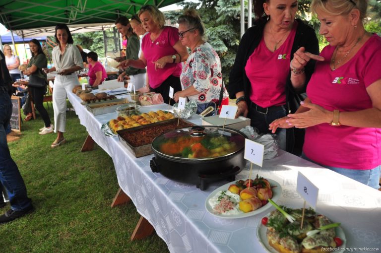 ŚWIĘTO ZIEMNIAKA W SŁAWOSZEWKU – SMAKI, KONKURSY I WSPÓLNA ZABAWA