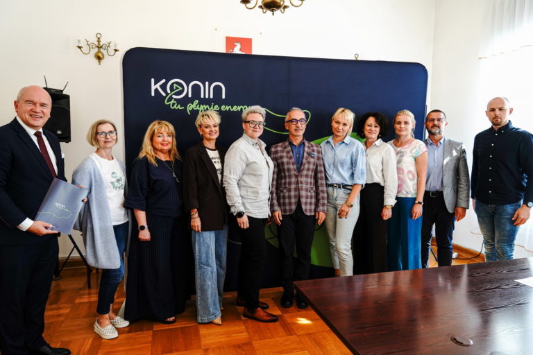 KONIŃSKIE SZKOŁY WPROWADZAJĄ INNOWACYJNY PROJEKT SCHOLARIO