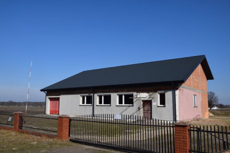 UMOWA NA WYMIANĘ STOLARKI W ŚWIETLICY W GADOWSKICH HOLENDRACH PODPISANA