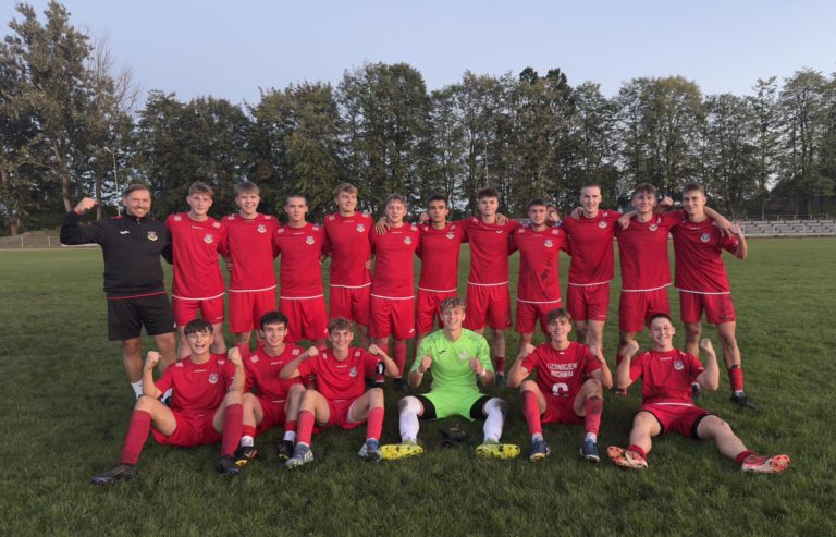 JUNIORZY ZJEDNOCZONYCH RYCHWAŁ LIDEREM I LIGI OKRĘGOWEJ