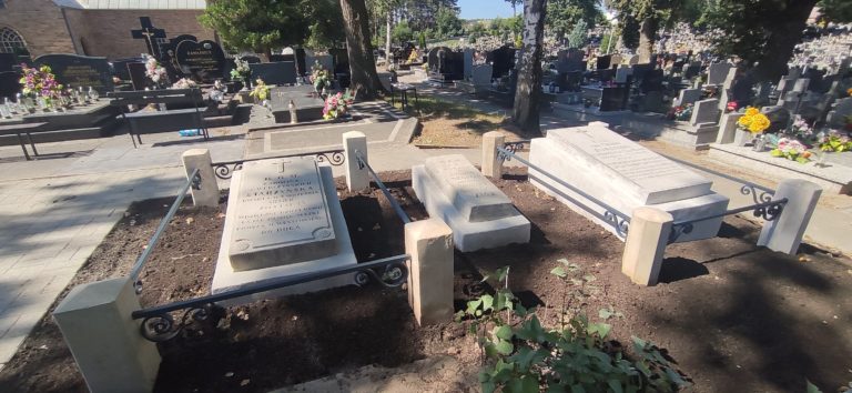 RENOWACJA NAGROBKÓW NA CMENTARZU PARAFIALNYM W TULISZKOWIE ZAKOŃCZONA