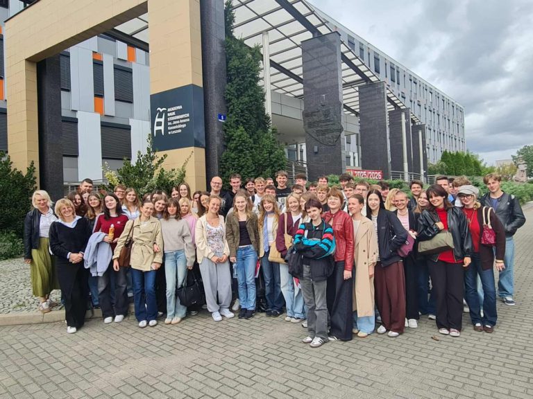 UCZNIOWIE II LO Z KONINA NA WYKŁADZIE MOTYWACYJNYM W LESZNIE