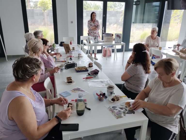 OBRAZY Z SUSZONYCH KWIATÓW W KONIŃSKIEJ BIBLIOTECE