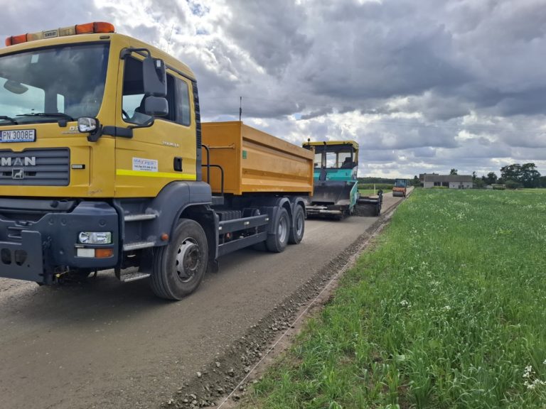 PRZEBUDOWA DROGI GMINNEJ W BŁONICACH – 17 WRZEŚNIA CAŁKOWITE ZAMKNIĘCIE TRASY