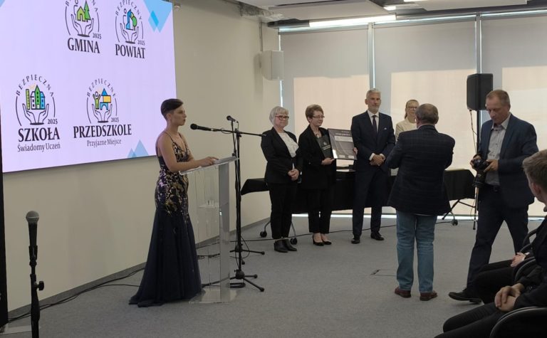 SPOŁECZNA SZKOŁA PODSTAWOWA W BISKUPICACH Z PODWÓJNYM OGÓLNOPOLSKIM WYRÓŻNIENIEM