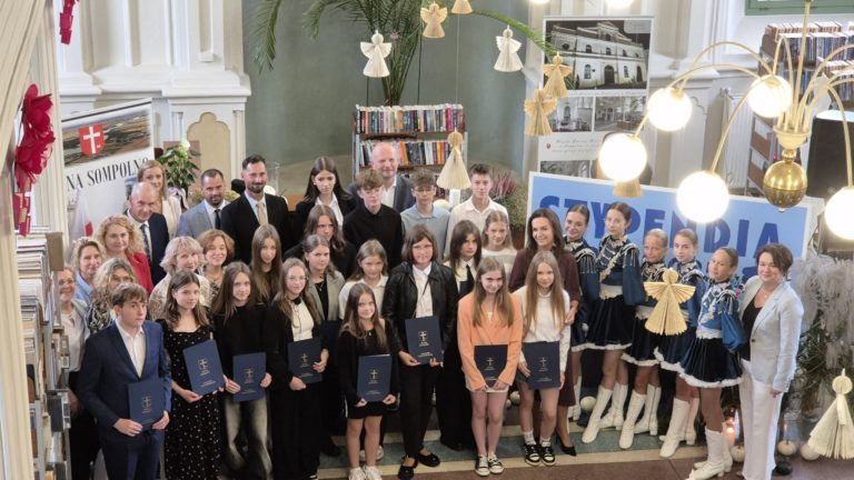 STYPENDIA BURMISTRZA MIASTA SOMPOLNO WRĘCZONE NA ROK SZKOLNY 2024/2025