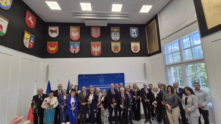 PRACOWNICY MGOPS W SOMPOLNIE UHONOROWANI ZŁOTYMI MEDALAMI ZA DŁUGOLETNIĄ SŁUŻBĘ