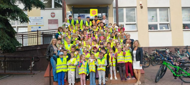 BEZPIECZNA DROGA DO SZKOŁY W LUBSTOWIE