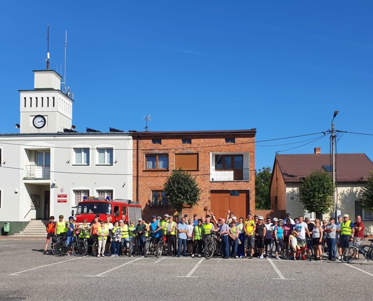 RODZINNY RAJD ROWEROWY W GMINIE RYCHWAŁ – 70 UCZESTNIKÓW NA TRASIE