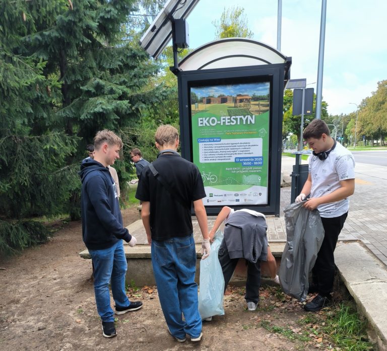 UCZNIOWIE ZSGE W KONINIE WŁĄCZYLI SIĘ W AKCJĘ SPRZĄTANIA ŚWIATA