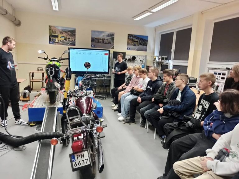 DZIEŃ INŻYNIERA W AKADEMII NAUK STOSOWANYCH W KONINIE – INSPIRACJE I NOWE TECHNOLOGIE