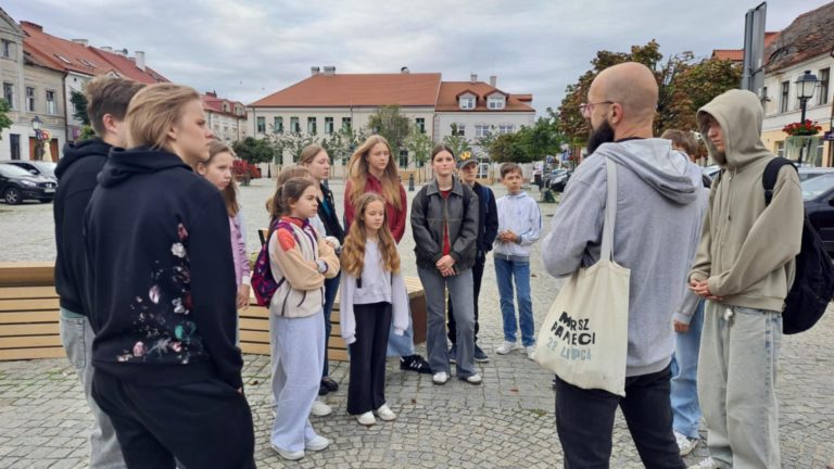 „ŚLADAMI KONIŃSKICH ŻYDÓW” – UCZNIOWIE SP NR 12 ODKRYWALI HISTORIĘ MIASTA
