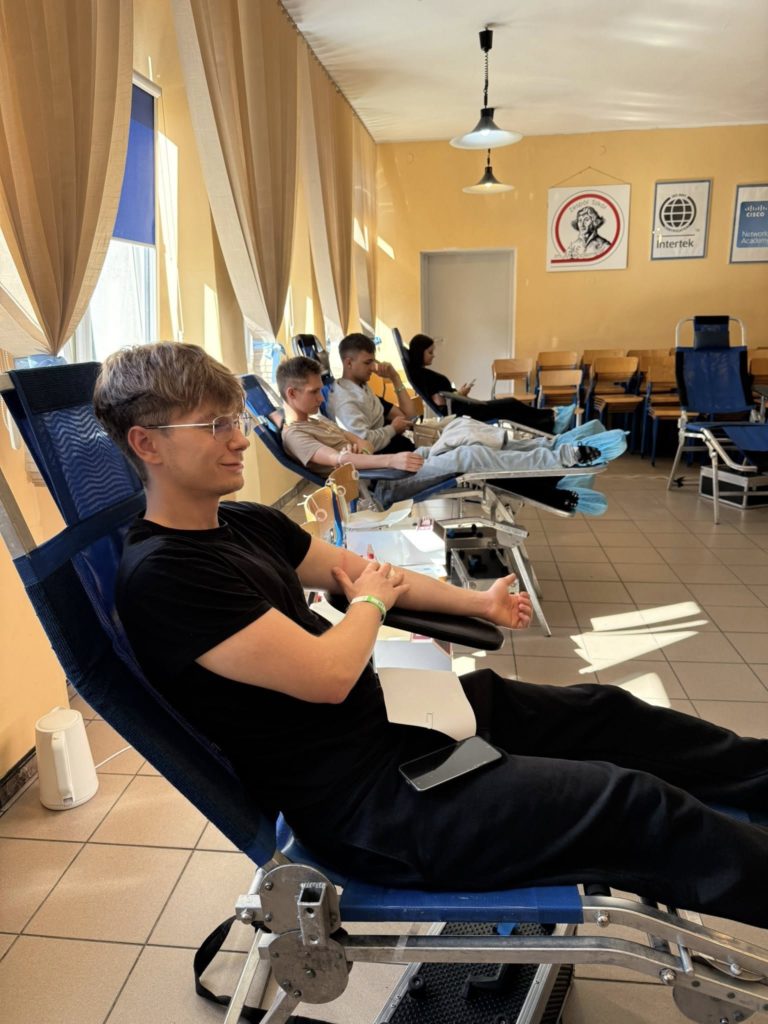 24 LITRY KRWI ODDAŁA SPOŁECZNOŚĆ „KOPERNIKA” W KONINIE – SUKCES AKCJI HONOROWEGO KRWIODAWSTWA