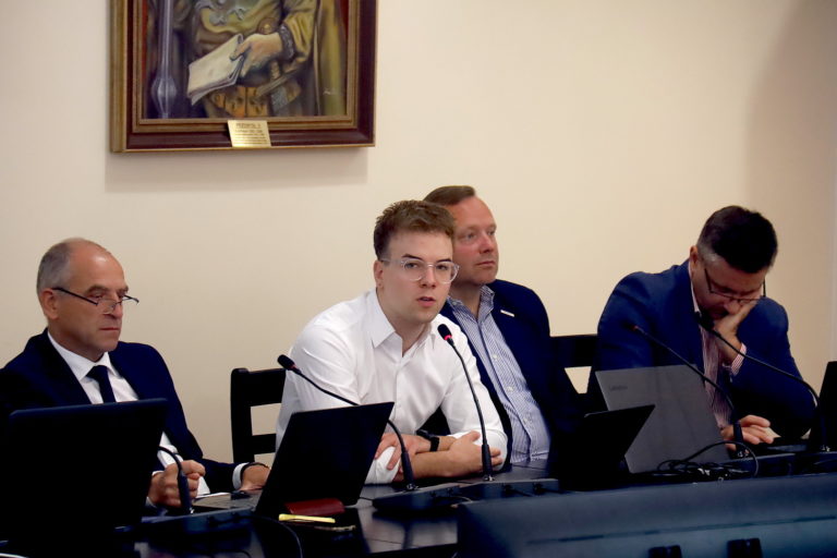 RADNY PIOTR CZERNIEJEWSKI ODWOŁANY Z FUNKCJI WICEPRZEWODNICZĄCEGO RADY MIASTA KONINA – KOMENTARZ RADNEGO