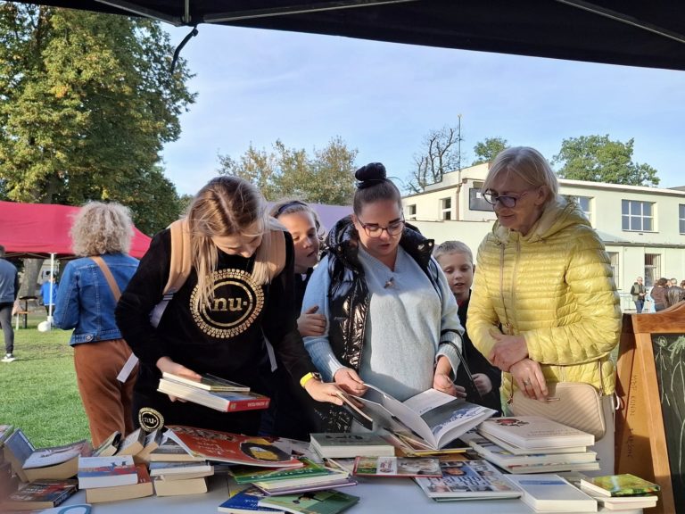 FESTYN W ŁĘŻYNIE – LITERACKA ZABAWA DLA MAŁYCH I DUŻYCH