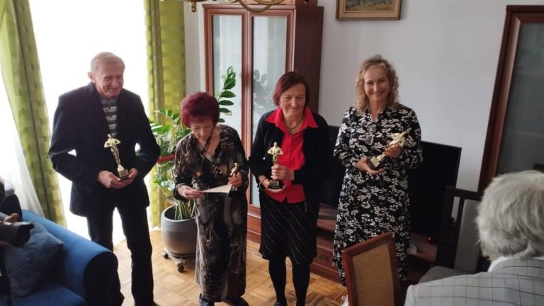 POETKA Z NIEBORZYNA Z PODWÓJNYM SUKCESEM