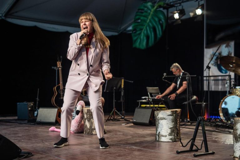 DENSY I SENSY” – TANECZNY KONCERT RODZINNY W OSKARDZIE