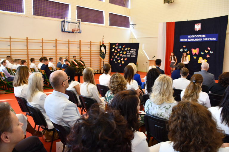INAUGURACJA NOWEGO ROKU SZKOLNEGO W ZESPOLE SZKÓŁ W SOMPOLNIE