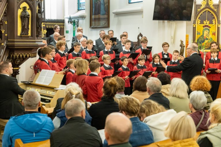 WYJĄTKOWY KONCERT „POZNAŃSKICH SŁOWIKÓW” W GOSŁAWICACH