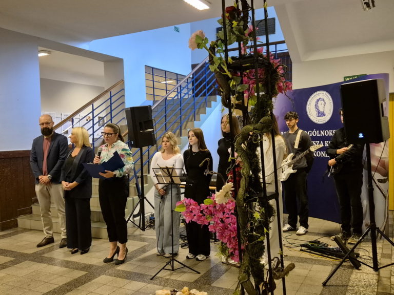 Uroczyste otwarcie odnowionej biblioteki szkolnej w I LO w Koninie