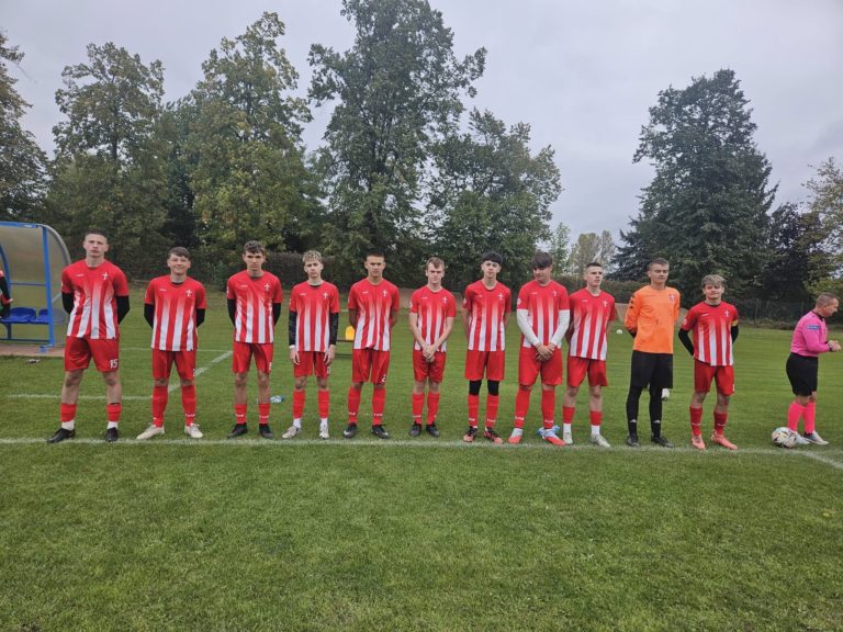 PIŁKARSKA NIEDZIELA PEŁNA EMOCJI – GKS SOMPOLNO ZDOBYWA KOLEJNE PUNKTY!