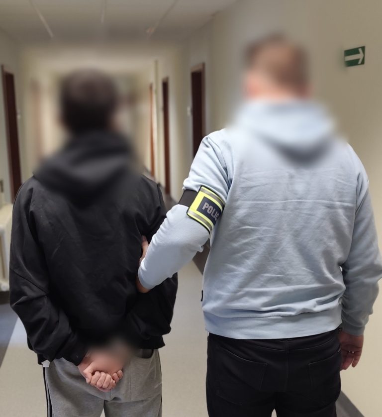 POLICJANCI ZATRZYMALI PIĘĆ OSÓB Z NARKOTYKAMI