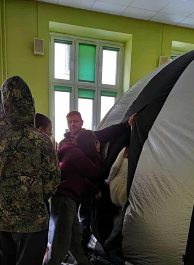 UCZNIOWIE ZS CKU W KONINIE W MOBILNYM PLANETARIUM