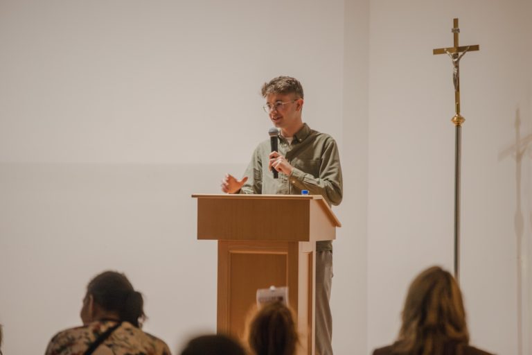 W POSZUKIWANIU AUTENTYCZNOŚCI W ŚWIECIE ONLINE