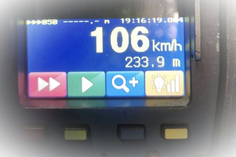 55-LETNI KIEROWCA STRACIŁ PRAWO JAZDY ZA RAŻĄCE PRZEKROCZENIE PRĘDKOŚCI