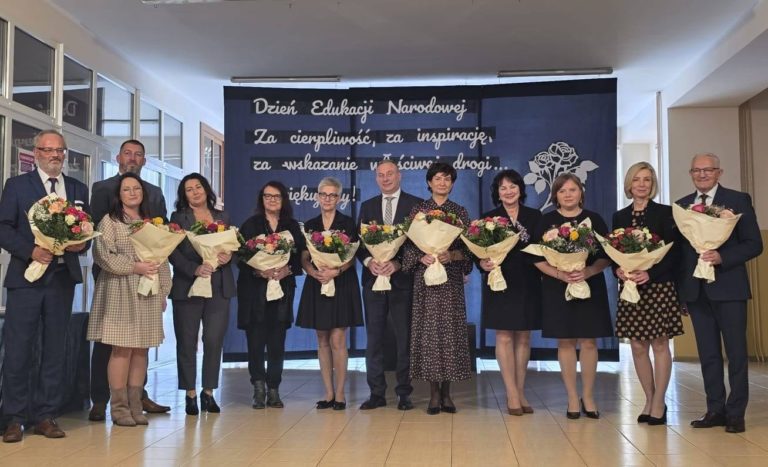 DZIEŃ EDUKACJI NARODOWEJ W RYCHWALE – ŚWIĘTO NAUCZYCIELI I LUDZI Z PASJĄ