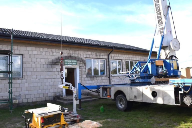 TERMOMODERNIZACJA ŚWIETLICY WIEJSKIEJ W BEZNAZWIE NABIERA TEMPA