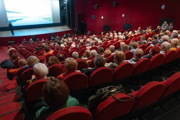 Spotkanie z seniorami w Konińskim Centrum Kultury o bezpieczeństwie przed oszustami