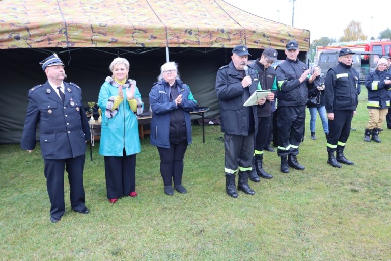 WCIĄŻ ZASKAKUJĄ SPRAWNOŚCIĄ PODCZAS POWIATOWYCH ZAWODÓW OLDBOYÓW W KRZYMOWIE