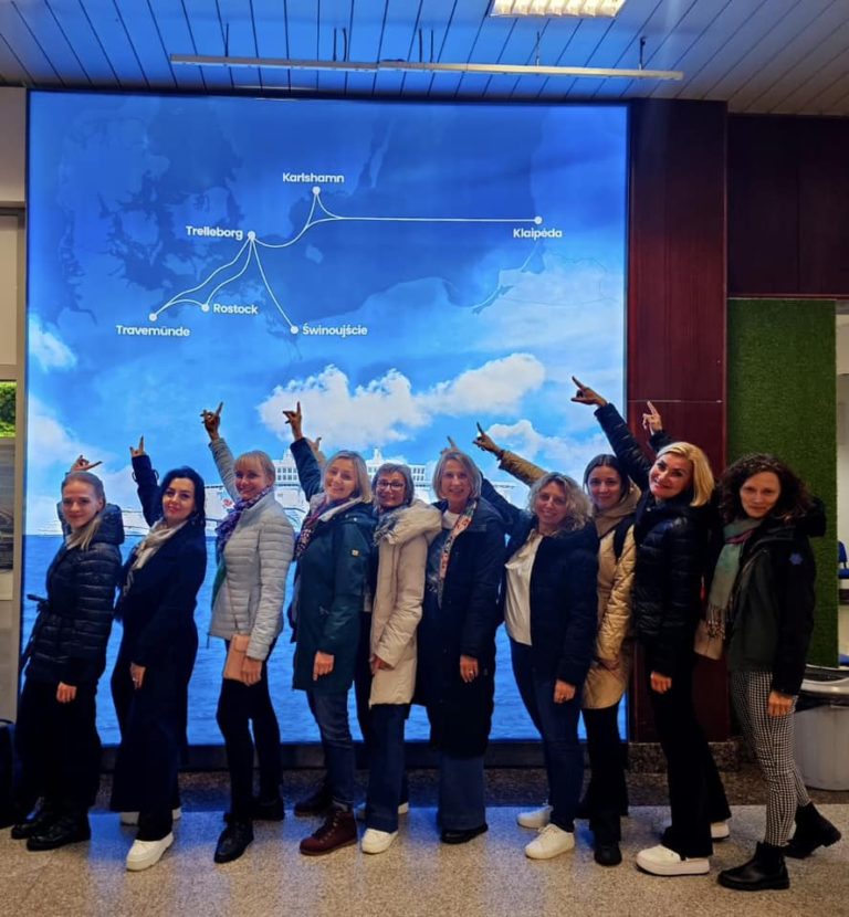 NAUCZYCIELE ZSBiKZ W KONINIE ŚWIĘTOWALI DZIEŃ EDUKACJI NARODOWEJ W SKANDYNAWSKIM STYLU