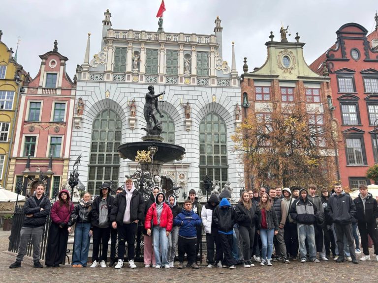 Uczniowie ZSGE w Koninie na wycieczce edukacyjnej nad morze