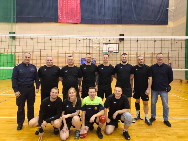 Komenda Miejska Policji w Koninie rywalizowała w turnieju siatkarskim im. Andrzeja Harasia