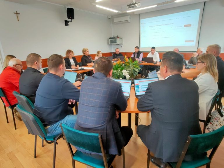 SESJA NADZWYCZAJNA RADY GMINY KRZYMÓW