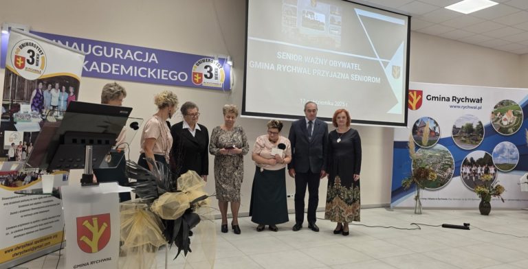 Seniorzy z UTW w Rychwale rozpoczęli nowy rok akademicki