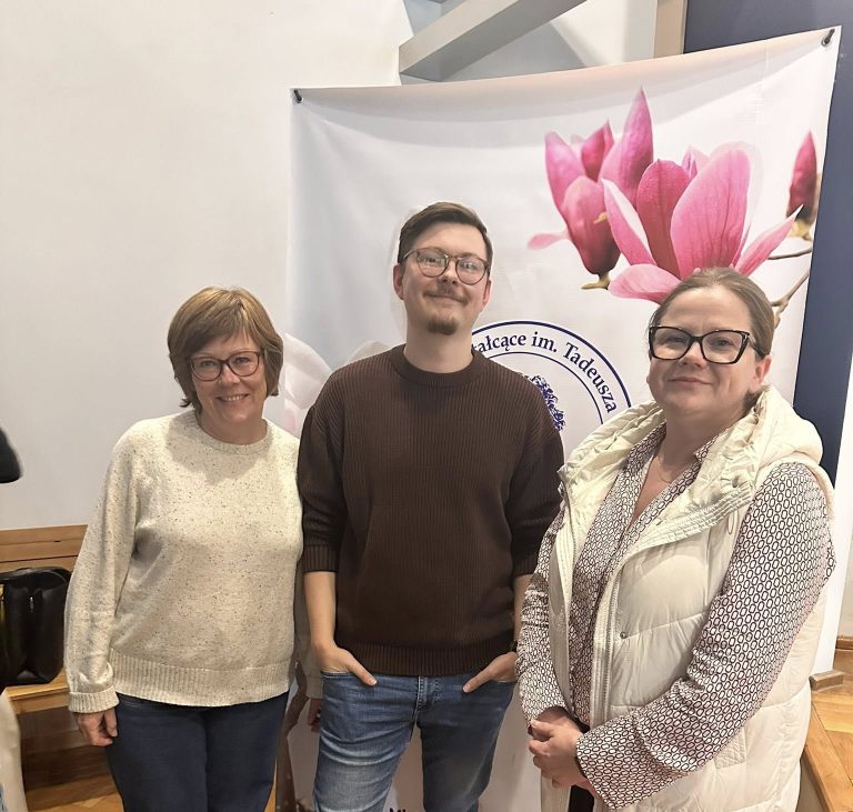 Spotkanie z absolwentem w I LO w Koninie – inspirująca rozmowa o przyszłości