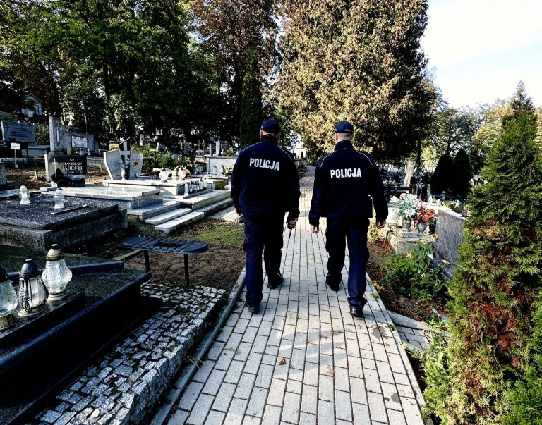 Policja apeluje o czujność w okresie Wszystkich Świętych